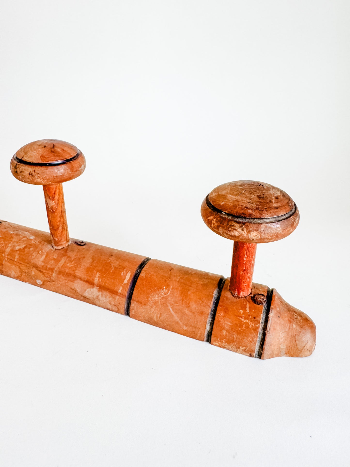 4-Peg Vintage Wooden Wall Hooks